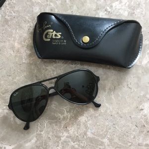 VINTAGE Rayban “Cats” 5000 in black